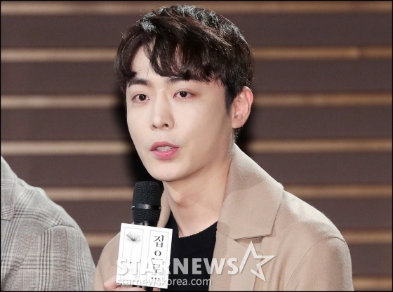 배우 윤주빈이 25일 오후 서울 마포구 상암동 MBC사옥에서 열린 다큐멘터리 특집 '백년만의 귀향, 집으로' 제작발표회에서 취재진 질의에 답하고 있다.  '백년만의 귀향, 집으로'는 세계에 뿔뿔이 흩어져 있는 독립운동가 후손을 직접 찾아 만나는 프로그램이다. 총 4부작으로 방송된다.