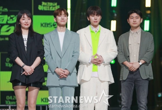 최승희 PD, 가수 정동환, 지코, 김태준 PD가 23일 오전 서울 여의도 KBS에서 진행된 KBS 2TV 예능 '더 시즌즈 - 지코의 아티스트' 제작발표회에 참석해 포즈를 취하고 있다. /2024.04.23 /사진=이동훈