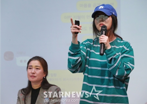 하이브와 대립하고 있는 민희진 어도어 대표가 25일 오후 서울 강남구 한국컨퍼런스센터 대강당에서 진행된 긴급 기자회견에서 질문에 답하고 있다. /2024.04.25 /사진=이동훈