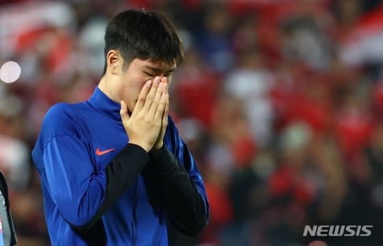 카타르 도하 압둘라 빈 칼리파 스타디움에서 열린 2024 아시아축구연맹(AFC) U-23 아시안컵 8강전 대한민국과 인도네시아의 경기, 승부차기에서 10대11로 패배하며 올림픽 본선 진출이 좌절된 한국 이영준이 눈물을 흘리고 있다. /사진제공=뉴시스