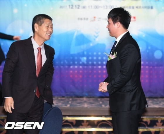 최정(오른쪽)과 김성근 감독.