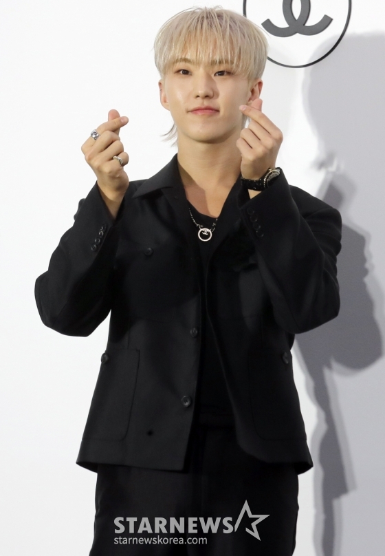 그룹 세븐틴(SEVENTEEN) 호시가 23일 오후 서울 성동구 성수동에서 열린 '샤넬 루쥬 알뤼르 팝업 포토월 행사'에 참석해 포즈를 취하고 있다. 2024.04.23 /사진=임성균