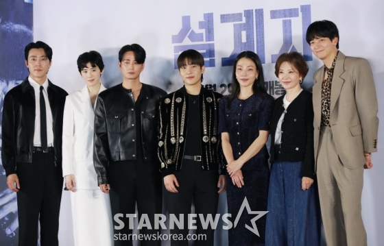 배우 이무생, 정은채, 이현욱, 탕준상, 김신록, 이미숙, 강동원이 29일 오전 서울 CGV용산아이파크몰에서 진행된 영화 '설계자'(감독 이요섭) 제작발표회에 참석해 포즈를 취하고 있다. 의뢰받은 청부 살인을 완벽한 사고사로 조작하는 설계자 ‘영일’(강동원)이 예기치 못한 사건에 휘말리며 벌어지는 이야기를 그린 영화 '설계자'는 내달 29일 개봉한다. /2024.04.29 /사진=이동훈