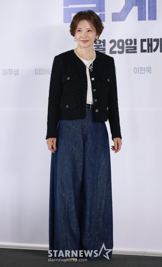 배우 이미숙이 29일 오전 서울 CGV용산아이파크몰에서 진행된 영화 '설계자'(감독 이요섭) 제작발표회에 참석해 포즈를 취하고 있다. 의뢰받은 청부 살인을 완벽한 사고사로 조작하는 설계자 ‘영일’(강동원)이 예기치 못한 사건에 휘말리며 벌어지는 이야기를 그린 영화 '설계자'는 내달 29일 개봉한다. /2024.04.29 /사진=이동훈