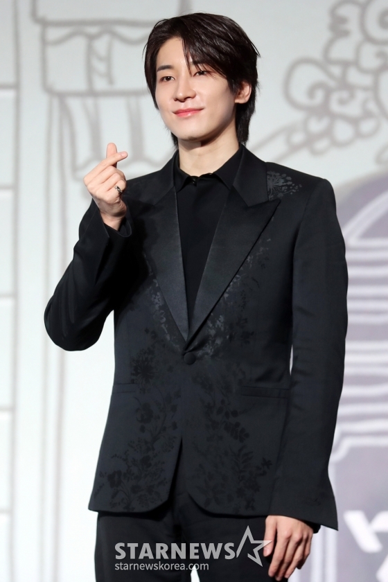 그룹 세븐틴(Seventeen) 원우가 29일 오후 서울 여의도 콘래드호텔 그랜드 볼룸에서 베스트 앨범 '17 IS RIGHT HERE' 발매 기념 글로벌 기자간담회를 열고 포즈를 취하고 있다. 이번 베스트 앨범 '17 IS RIGHT HERE'은 9년의 발자취를 담는 동시에 지난 시간을 기념하며 우리만의 공간에서 영원히 함께할 것임을 약속하는 앨범으로 총 33개의 트랙으로 한국 앨범 타이틀 20곡과 일본 앨범 타이틀 8곡, '아낀다', 타이틀 곡 'MAESTRO /사진=임성균