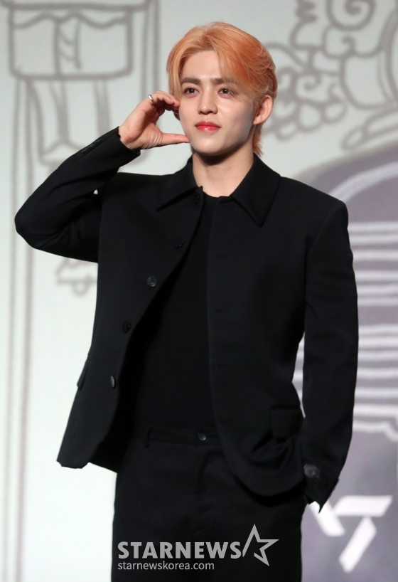 그룹 세븐틴(Seventeen) 에스쿱스가 29일 오후 서울 여의도 콘래드호텔 그랜드 볼룸에서 베스트 앨범 '17 IS RIGHT HERE' 발매 기념 글로벌 기자간담회를 열고 포즈를 취하고 있다. 이번 베스트 앨범 '17 IS RIGHT HERE'은 9년의 발자취를 담는 동시에 지난 시간을 기념하며 우리만의 공간에서 영원히 함께할 것임을 약속하는 앨범으로 총 33개의 트랙으로 한국 앨범 타이틀 20곡과 일본 앨범 타이틀 8곡, '아낀다', 타이틀 곡 'MAEST /사진=임성균