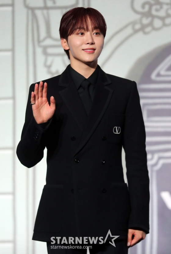 그룹 세븐틴(Seventeen) 승관이 29일 오후 서울 여의도 콘래드호텔 그랜드 볼룸에서 베스트 앨범 '17 IS RIGHT HERE' 발매 기념 글로벌 기자간담회를 열고 포즈를 취하고 있다. 이번 베스트 앨범 '17 IS RIGHT HERE'은 9년의 발자취를 담는 동시에 지난 시간을 기념하며 우리만의 공간에서 영원히 함께할 것임을 약속하는 앨범으로 총 33개의 트랙으로 한국 앨범 타이틀 20곡과 일본 앨범 타이틀 8곡, '아낀다', 타이틀 곡 'MAESTRO& /사진=임성균