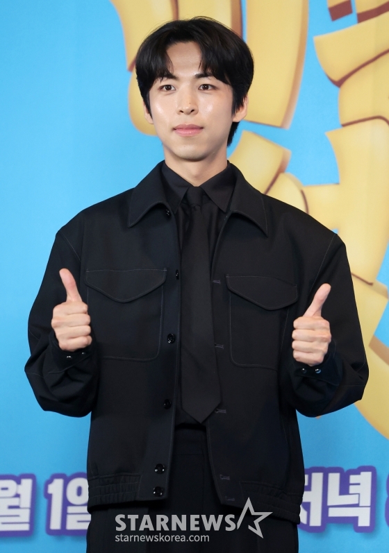 (서울=뉴스1) 김진환 기자 = 배우 주종혁이 30일 오후 서울 구로구 라마다 신도림 호텔에서 진행된 JTBC 드라마 '비밀은 없어' 제작발표회에 참석해 포즈를 취하고 있다. '비밀은 없어'는 통제 불능의 혓바닥 헐크가 된 아나운서 ‘송기백’(고경표 분)이 열정 충만 예능 작가 ‘온우주’(강한나)를 만나며 겪게 되는 유치하고 발칙한 에피소드를 그린 드라마로 오는 5월 1일 첫 방송된다. 2024.4.30/뉴스1 Copyright (C) 뉴스1. All rights reserved. 무단 전재 및 재배포, AI학습 이용 /사진=(서울=뉴스1) 김진환 기자