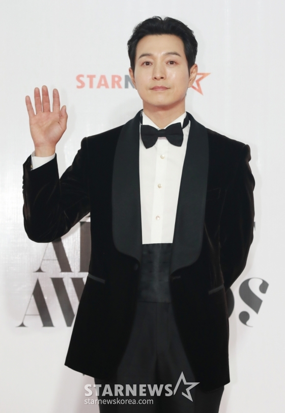배우 정성일이 14일 필리핀 아레나에서 열린 '2023 아시아 아티스트 어워즈 인 필리핀'(2023 Asia Artist Awards IN THE PHILIPPINES, 이하 '2023 AAA') 레드카펫 행사에 참석해 포즈를 취하고 있다. '2023 AAA'는 스타뉴스가 주최하고 Asia Artist Awards 조직위원회, TONZ 엔터테인먼트, PULP Live World가 공동 주관한다. 그룹 아이브(IVE) 장원영, 가수 강다니엘, 그룹 제로베이스원 성한빈이 MC를 맡았다. 2023.12.14 /사진=이동훈