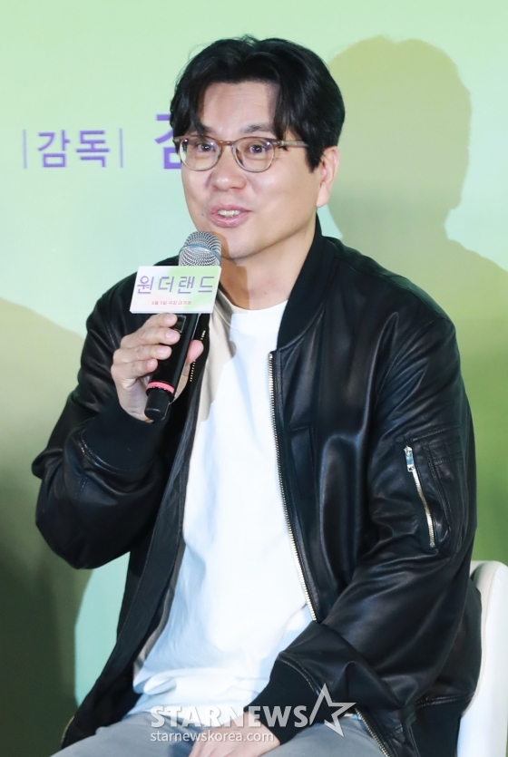 김태용 감독이 9일 오전 서울 CGV용산아이파크몰에서 진행된 영화 '원더랜드'(감독 김태용) 제작발표회에 참석해 질문에 답하고 있다. 빅데이터를 통해 세상을 떠난 사람을 구현해내는 원더랜드 서비스를 사용하는 사람들의 이야기를 그린 '원더랜드'는 6월 5일 개봉한다. /2024.05.09 /사진=이동훈