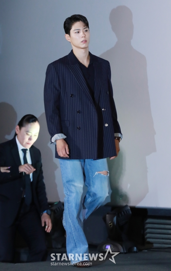 배우 박보검이 9일 오전 서울 CGV용산아이파크몰에서 진행된 영화 '원더랜드'(감독 김태용) 제작발표회에 참석해 무대로 들어서고 있다. 빅데이터를 통해 세상을 떠난 사람을 구현해내는 원더랜드 서비스를 사용하는 사람들의 이야기를 그린 '원더랜드'는 6월 5일 개봉한다. /2024.05.09 /사진=이동훈