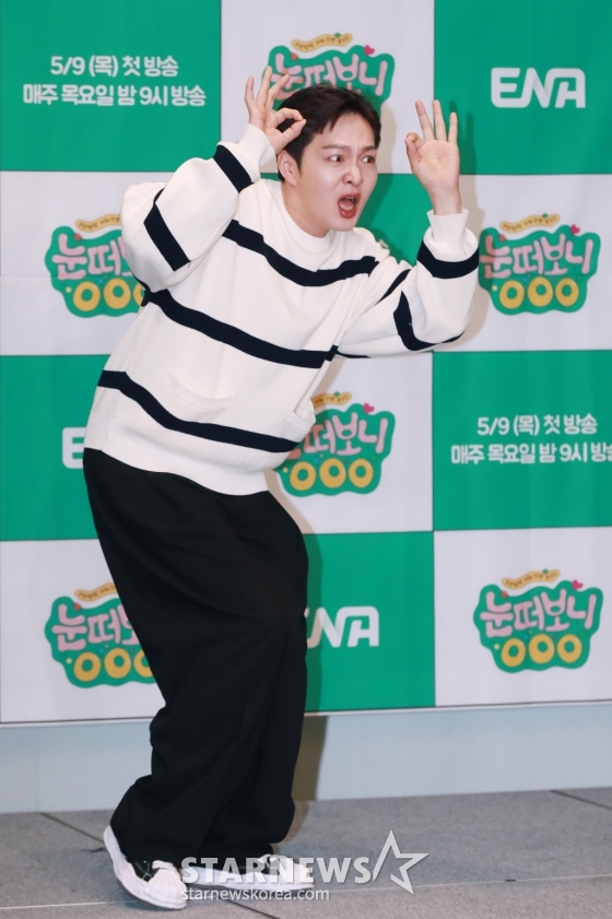 가수 이창섭이 9일 오후 서울 마포구 아만티 호텔에서 진행된 ENA 예능 '눈떠보니 OOO' 제작발표회에 참석해 포즈를 취하고 있다. 어느 날 갑자기 OOO의 삶을 살게 된 스타들의 우당탕탕 리얼 일상 생존기 '눈떠보니 OOO'은 오늘(9일) 첫 방송된다. /2024.05.09 /사진=이동훈