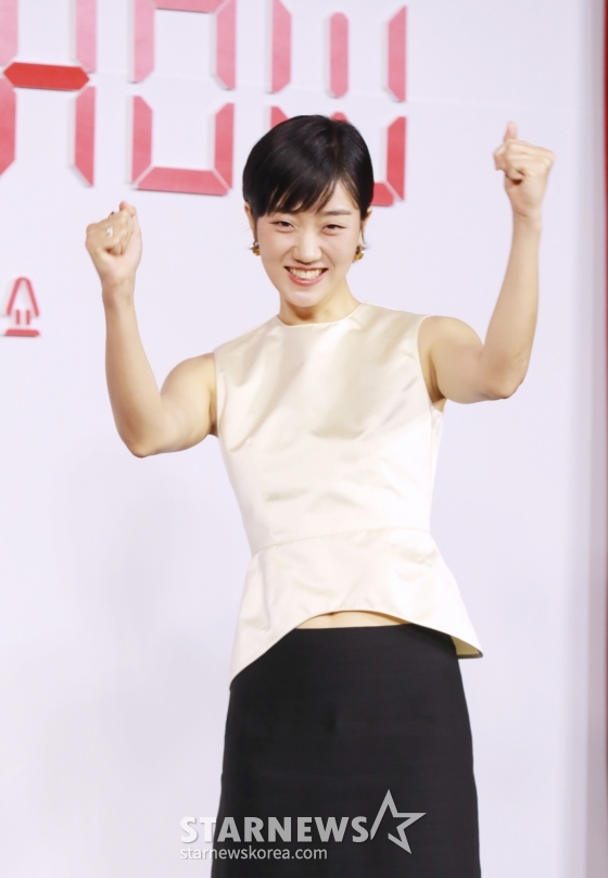 배우 이주영이 10일 오전 앰배서더 서울 풀만 호텔에서 진행된 넷플릭스 오리지널 시리즈 '더 에이트 쇼' 제작발표회에서 포즈를 취하고 있다.  8명의 인물이 8층으로 나뉜 비밀스런 공간에 갇혀 ‘시간이 쌓이면 돈을 버는’ 달콤하지만 위험한 쇼에 참가하면서 벌어지는 이야기 '더 에이트 쇼'는 오는 17일 공개된다. /2024.05.10 /사진=이동훈
