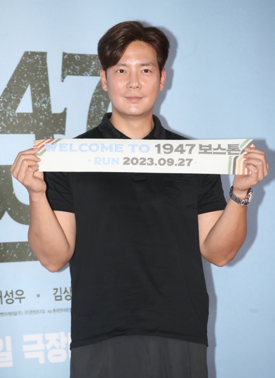 (서울=뉴스1) 권현진 기자 = 배우 강은탁이 11일 서울 송파구 롯데시네마 월드타워점에서 열린 영화 '1947 보스톤‘(감독 강제규) VIP 시사회에서 포즈를 취하고 있다.   '1947 보스톤'은 한국 마라톤의 전설 손기정(하정우 분)과 또 다른 영웅 서윤복(임시완 분)의 실제 이야기를 그린 작품이다. 2023.9.11/뉴스1  Copyright (C) 뉴스1. All rights reserved. 무단 전재 및 재배포 금지. /사진=(서울=뉴스1) 권현진 기자
