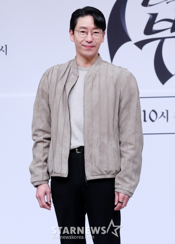 배우 엄기준이 27일 오후 서울 양천구 목동 SBS 사옥에서 진행된 금토드라마 '7인의 부활' 제작발표회에 참석해 포즈를 취하고 있다. '7인의 부활'은 지난해 11월 종영한 '7인의 탈출'이 리셋된 복수의 판, 다시 태어난 7인의 처절하고도 강렬한 공조를 그린 작품이다. 오는 29일 첫 방송. 2024.03.27 /사진=김창현