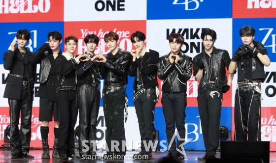 그룹 제로베이스원(ZEROBASEONE)이 13일 오후 서울 용산구 블루스퀘어에서 진행된 미니 3집 '유 해드 미 앳 헬로우'(You had me at HELLO) 발매기념 쇼케이스에서 포즈를 취하고 있다. /2024.05.13 /사진=이동훈