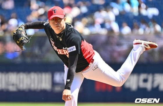 KIA 양현종이 19일 창원 NC전에서 투구하고 있다.