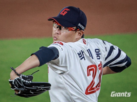 롯데 박세웅이 22일 사직 KIA전에서 투구하고 있다. /사진=롯데 자이언츠 제공