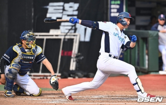 롯데 이학주(오른쪽).