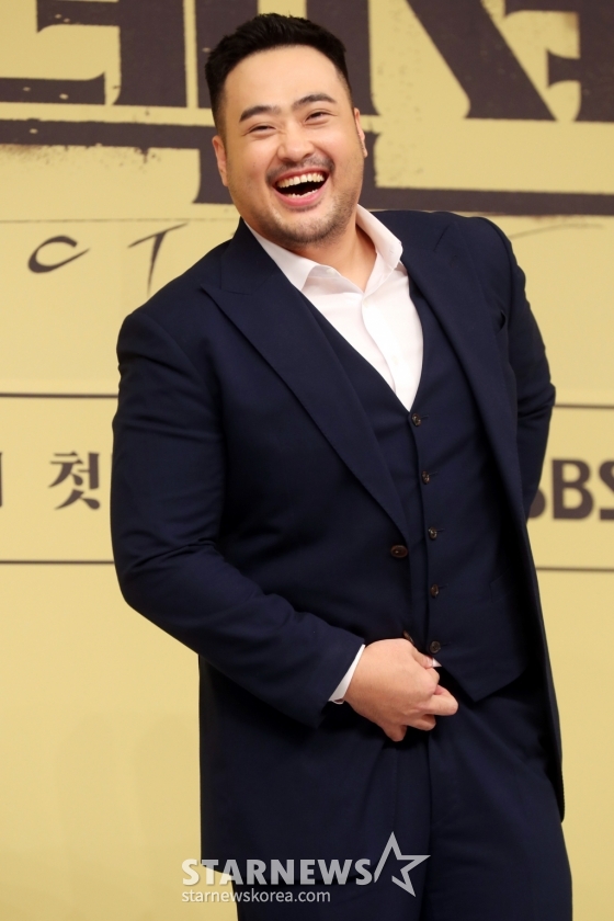 배우 차엽이 24일 오후 서울 목동 SBS에서 열린 금토드라마 '커넥션' 제작발표회에 참석해 포즈를 취하고 있다. 드라마 '커넥션'은 누군가에 의해 마약에 강제로 중독된 마약팀 에이스 형사가 변질된 우정, 그 커넥션의 전말을 밝혀내는 중독추적서스펜스로 24일 첫 방송된다. 2024.05.24 /사진=임성균