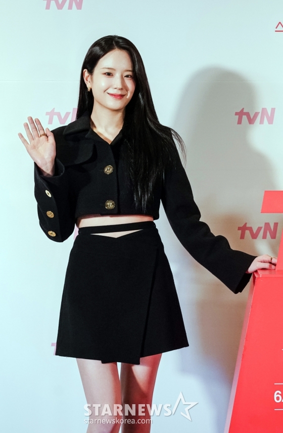 배우 장규리가 28일 오후 온라인으로 진행된 tvN 드라마 '플레이이어2: 꾼들의 전쟁' 제작발표회에 참석해 포즈를 취하고 있다. 2024. 05.28 사기꾼, 해커, 파이터, 드라이버! 더 강력해진 '꾼'들이 돌아왔다! '가진 놈'들을 시원하게 털어버리는 팀플레이 액션 사기극으로 오는 3일 첫 방송된다. 2024.05.28 <사진=tvN 제공> /사진=임성균