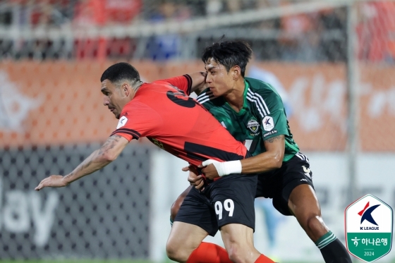 야고(왼쪽)와 정태욱. /사진=한국프로축구연맹 제공
