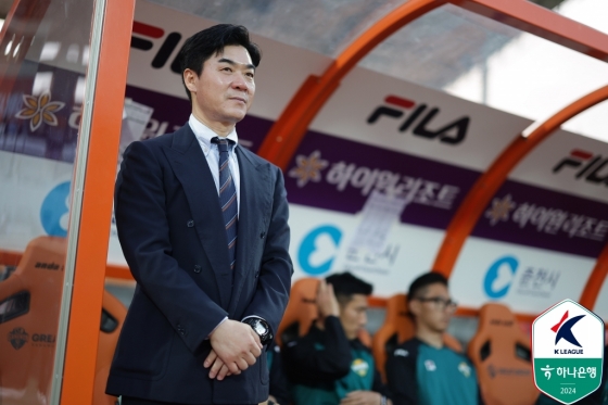 윤정환 감독. /사진=한국프로축구연맹 제공
