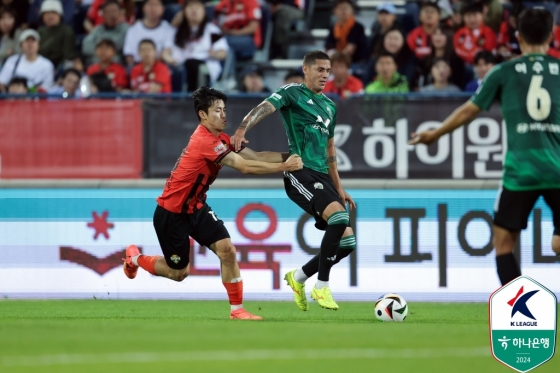 티아고(오른쪽). /사진=한국프로축구연맹 제공