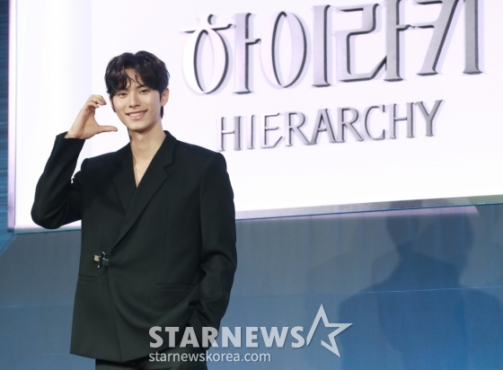 배우 이채민이 3일 오전 서울 앰배서더 서울 풀만 호텔에서 진행된 넷플릭스 오리지널 시리즈 '하이라키' 제작발표회에 참석해 포즈를 취하고 있다. 상위 0.01%의 소수가 질서이자 법으로 군림하는 주신고에 비밀을 품은 전학생이 입학한 후 견고했던 그들의 세계에 균열이 생기며 벌어지는 이야기를 그린 넷플릭스 시리즈 '하이라키'는 오는 7일 공개된다. /2024.06.03 /사진=이동훈