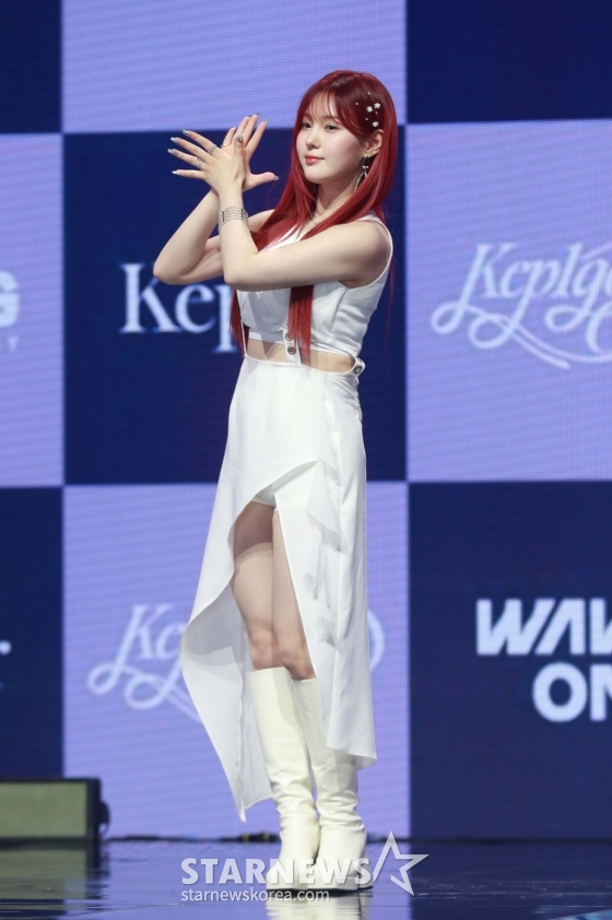 걸그룹 케플러 김채현이 3일 오후 서울 광진구 예스24라이브홀에서 진행된 첫 정규앨범 '켑원고잉 온'(Kep1going On) 발매기념 쇼케이스에서 포즈를 취하고 있다. 9인 완전체로 활동하는 마지막 음반 '켑원고잉 온'은 타이틀곡 '슈팅 스타'(Shooting Star)를 비롯해 '라스트 카니발' 등 총 10곡이 수록됐다. /2024.06.03 /사진=이동훈
