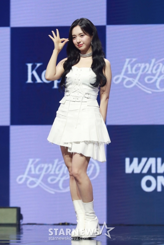 걸그룹 케플러 마시로가 3일 오후 서울 광진구 예스24라이브홀에서 진행된 첫 정규앨범 '켑원고잉 온'(Kep1going On) 발매기념 쇼케이스에서 포즈를 취하고 있다. 9인 완전체로 활동하는 마지막 음반 '켑원고잉 온'은 타이틀곡 '슈팅 스타'(Shooting Star)를 비롯해 '라스트 카니발' 등 총 10곡이 수록됐다. /2024.06.03 /사진=이동훈