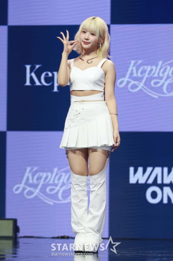 걸그룹 케플러 히카루가 3일 오후 서울 광진구 예스24라이브홀에서 진행된 첫 정규앨범 '켑원고잉 온'(Kep1going On) 발매기념 쇼케이스에서 포즈를 취하고 있다. 9인 완전체로 활동하는 마지막 음반 '켑원고잉 온'은 타이틀곡 '슈팅 스타'(Shooting Star)를 비롯해 '라스트 카니발' 등 총 10곡이 수록됐다. /2024.06.03 /사진=이동훈