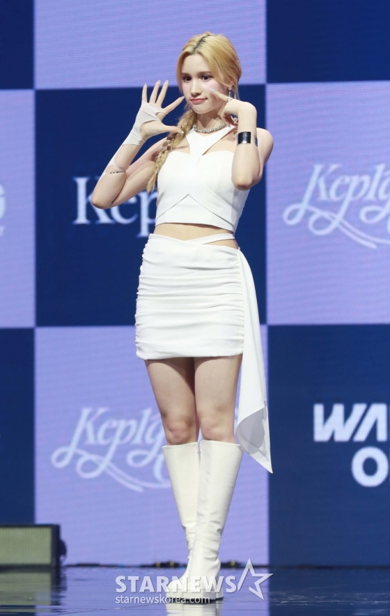 걸그룹 케플러 휴닝바히에가 3일 오후 서울 광진구 예스24라이브홀에서 진행된 첫 정규앨범 '켑원고잉 온'(Kep1going On) 발매기념 쇼케이스에서 포즈를 취하고 있다. 9인 완전체로 활동하는 마지막 음반 '켑원고잉 온'은 타이틀곡 '슈팅 스타'(Shooting Star)를 비롯해 '라스트 카니발' 등 총 10곡이 수록됐다. /2024.06.03 /사진=이동훈