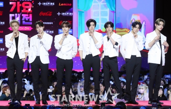 그룹 엔하이픈이 25일 오후 인천 영종도 인스파이어 컨벤션 그랜드볼룸에서 진행된 '2023 SBS 가요대전' 레드카펫 행사에 참석해 포즈를 취하고 있다. 2023.12.25 /사진=김창현 기자