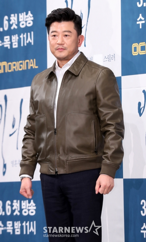 배우 박상민이 26일 오후 서울 강남구 임피리얼팰리스에서 진행된 OCN 드라마 '빙의' 제작발표회에 참석해 포즈를 취하고 있다.