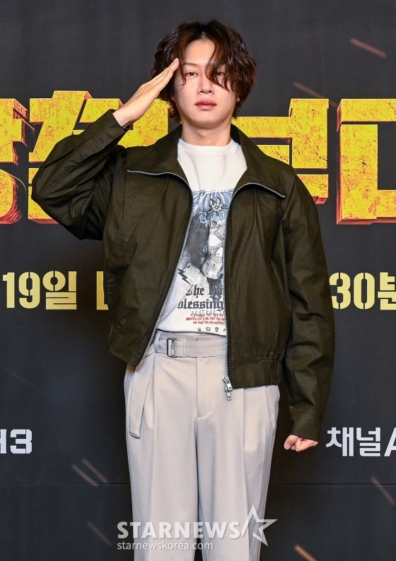 슈퍼주니어 김희철이 19일 오후 온라인으로 진행된 채널A, ENA 예능 프로그램 '강철부대3' 제작발표회에 참석해 포즈를 취하고 있다. '강철부대3'는 최정예 특수부대 출신 예비역들이 팀을 이뤄 각 부대의 명예를 걸고 싸우는 예능 프로그램으로, 밀리터리 서바이벌 프로그램의 원조라 불린다. 지난 2021년 시즌1, 지난해 시즌2를 거쳐 1년 만에 시즌3로 돌아왔다. / 사진제공 = 채널A, ENA /사진=김창현