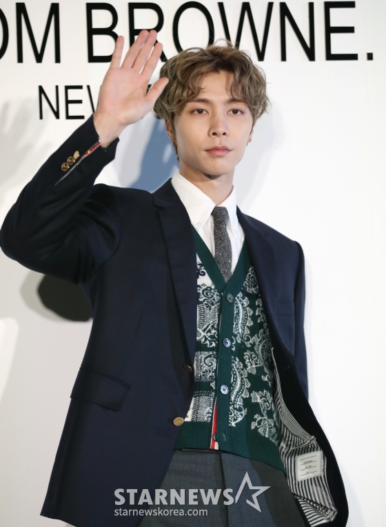 (서울=뉴스1) 권현진 기자 = NCT 쟈니가 20일 서울 강남구 10꼬르소꼬모 청담점에서 진행된 '톰 브라운' 20주년 기념 특별 전시에서 포즈를 취하고 있다. 2023.10.20/뉴스1 Copyright (C) 뉴스1. All rights reserved. 무단 전재 및 재배포, AI학습 이용 금지. /사진=(서울=뉴스1) 권현진 기자