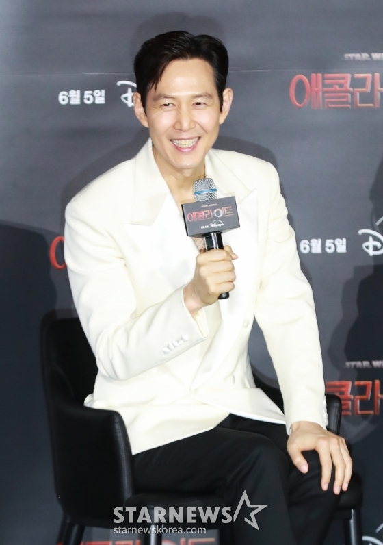 배우 이정재가 5일 오후 서울 CGV용산아이파크몰에서 진행된 디즈니+ '애콜라이트' 1, 2회 시사 및 기자 간담회에 참석해 포즈를 취하고 있다. /2024.06.05 /사진=이동훈