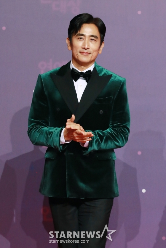 차인표가 29일 오후 서울 상암동 SBS 프리즘센터에서 진행된 2023 SBS 연예대상 포토월 행사에 참석해 포즈를 취하고 있다. /2023.12.30 /사진=이동훈
