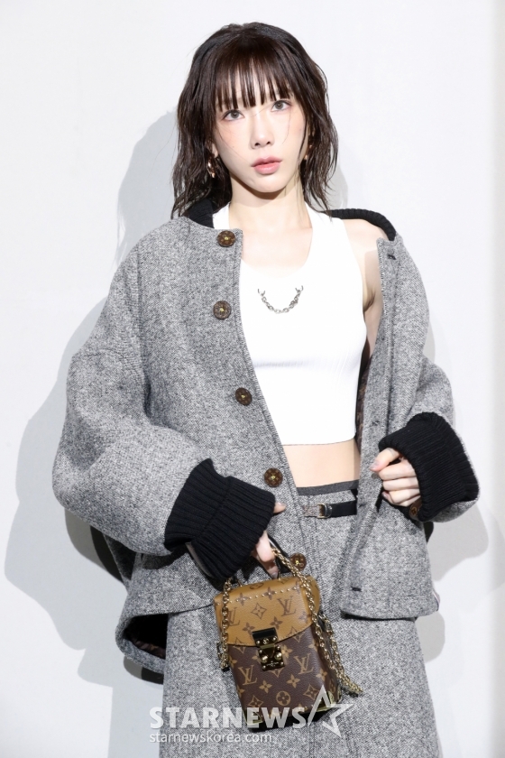 가수 태연이 29일 오후 서울 반포구 잠수교에서 열린 '루이 비통 2023 프리폴 패션쇼' 포토월 행사에 참석해 포즈를 취하고 있다.2023.04.29