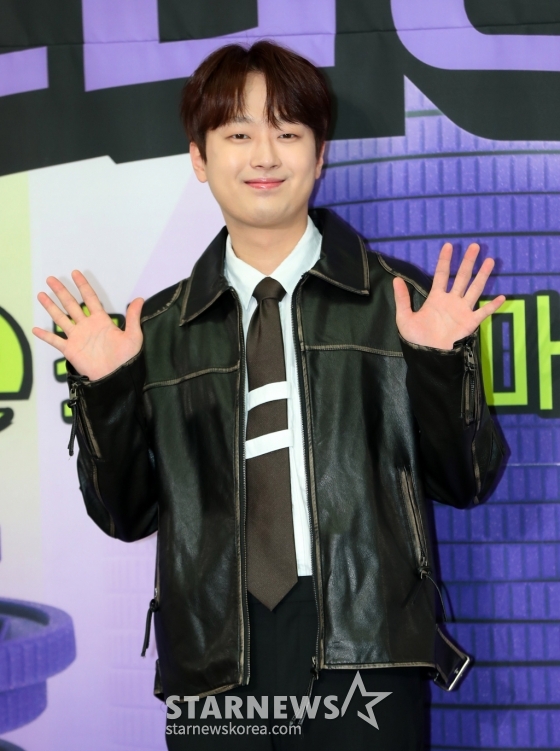 [서울=뉴시스] 김혜진 기자 = 가수 이찬원이 21일 오전 서울 영등포구 KBS 신관에서 진행된 KBS2 예능 프로그램 '하이엔드 소금쟁이' 제작발표회에서 포즈를 취하고 있다.  '하이엔드 소금쟁이'는 연예계의 소문난 짠테크 고수인 MC 4인방과 경제 전문가 김경필이 스마트한 소비 노하우와 솔루션을 제공하는 전 국민 부자 메이커 프로젝트로 오늘(21일) 오후 8시 55분 첫 방송된다. 2024.05.21. jini@newsis.com /사진=김혜진