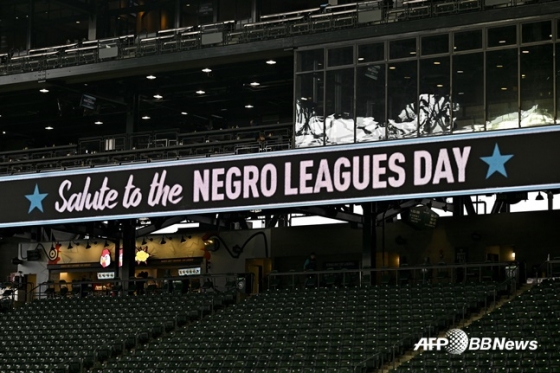 2023년 6월 MLB 시애틀-시카고 화이트삭스의 경기가 열린 T-모바일 파크에 '니그로 리그의 날' 행사 문구가 표출되고 있다./AFPBBNews=뉴스1