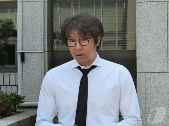 임창용이 11일 광주지방법원에서 열린 두 번째 공판을 마치고 취재진과 인터뷰를 하고 있다. /사진=뉴스1