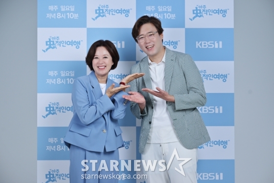 코미디언 박미선, 역사학자 심용환이 12일 오전 서울 여의도 KBS에서 진행된 1TV '아주 史적인 여행' 제작발표회에 참석해 포즈를 취하고 있다. /사진제공=KBS 2024.06.12 /사진=이동훈