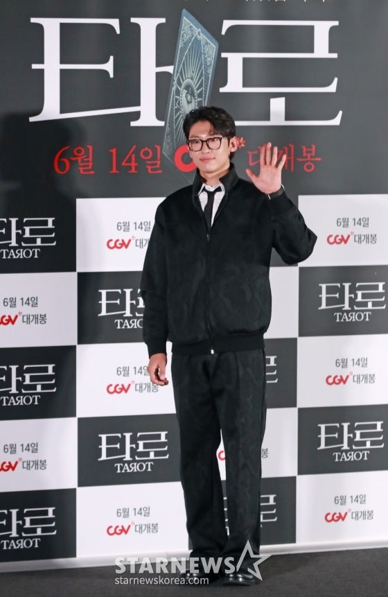 배우 김진영이 12일 오후 서울 CGV용산아이파크몰에서 진행된 영화 '타로'(감독 최병길) 기자간담회에 참석해 포즈를 취하고 있다. 한순간의 선택으로 뒤틀린 타로카드의 저주에 갇혀버리는 잔혹 운명 미스터리 '타로'는 오는 14일 개봉한다. /2024.06.12 /사진=이동훈