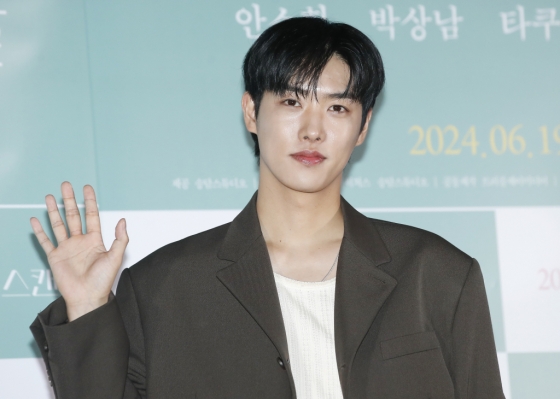 (서울=뉴스1) 권현진 기자 = 배우 타쿠야가 12일 서울 용산구 cgv에서 열린 영화 '대치동 스캔들’(감독 김수인) 언론 시사회 및 기자간담회에서 포즈를 취하고 있다. ‘대치동 스캔들’은 사교육의 전쟁터이자 욕망의 집결지 대치동에서 일타 강사 윤임과 학교 교사인 기행의 만남이 목격되면서 시험 문제 유출에 대한 소문이 퍼지고, 윤임이 잊고 싶었던 대학 시절과 조우하게 되는 이야기를 그렸다. 2024.6.12/뉴스1 Copyright (C) 뉴스1. All rights reserved. 무단 전재 및 재배포, AI학습 이 /사진=(서울=뉴스1) 권현진 기자