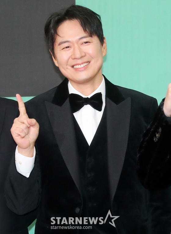'1박 2일' 연정훈이 23일 오후 서울 영등포구 여의도동 KBS 신관홀에서 진행된 '2023 KBS 연예대상' 레드카펫에 참석해 포즈를 취하고 있다. 2023.12.23 /사진=김창현
