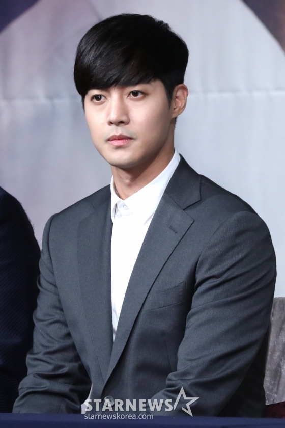 탤런트 김현중이 23일 오후 서울 영등포구 타임스퀘어 아모리스홀에서 열린 KBS W '시간이 멈추는 그때' 제작발표회에 임하고 있다.