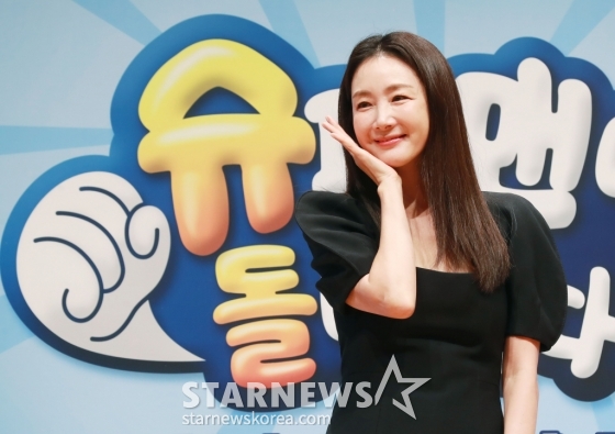 배우 최지우가 14일 오전 서울 여의도 KBS에서 진행된 2TV 예능 '슈퍼맨이 돌아왔다' 11주년 기자간담회에 참석해 포즈를 취하고 있다. /2024.06.14 /사진=이동훈