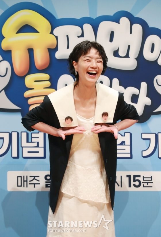 코미디언 안영미가 14일 오전 서울 여의도 KBS에서 진행된 2TV 예능 '슈퍼맨이 돌아왔다' 11주년 기자간담회에 참석해 포즈를 취하고 있다. /2024.06.14 /사진=이동훈